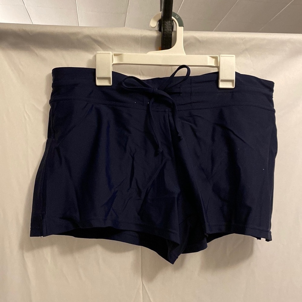 Women’s short swimsuit bottom size M